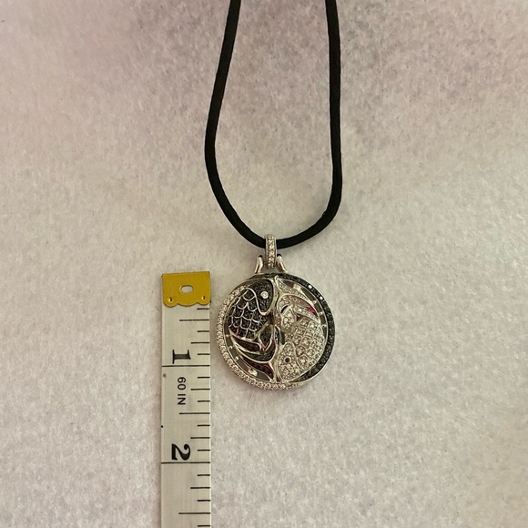 Yin and Yang necklace NIB - Picture 6 of 8